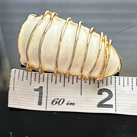 ENAMEL GOLD TONE METAL CLIP ON EARRINGS - Picture 3 of 3